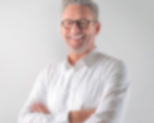 https://silverhunt.co.uk/wp-content/uploads/2017/09/author-600x480.jpg
